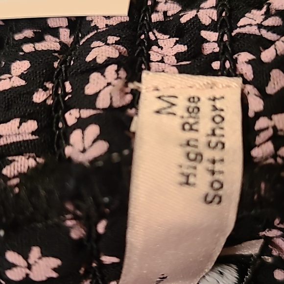 SO BRAND WOMENS JUNIOR SIZE BLACK FLORAL SOFT SHORTS HIGH RISE SIZE MEDIUM - Picture 6 of 13